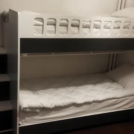5&20 Hostel