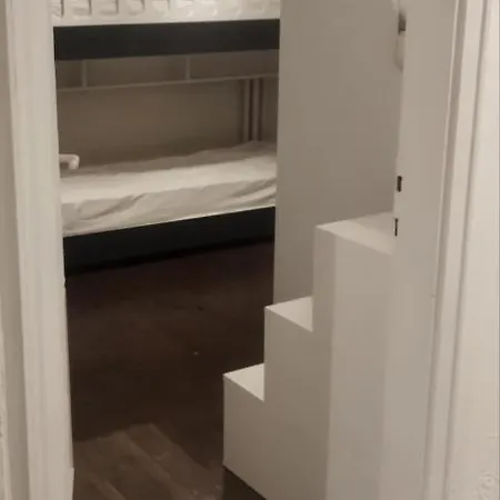 5&20 Hostel
