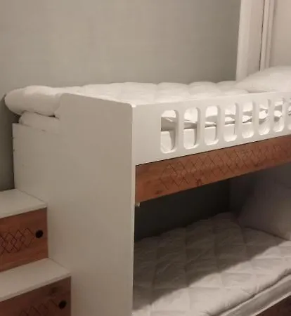 5&20 Hostel